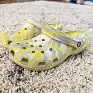 CROCS Kids' Swirl Yellow and Gray Slippers
